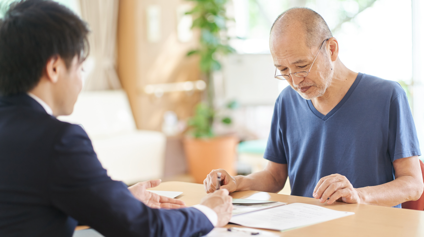 Elderly man speaking with elder law attorney about his long-term care needs